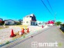 2号棟 ～十分な広さのある前面道路～
・前面道路は約4ｍございますので、お車でのすれ違いも可能で余計なストレスがかかりません。
・日々お車での移動が多い方には大切なポイントですね。
