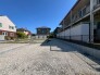 ～閑静な住宅街の立地～
・周辺は閑静な住宅街となっておりますので、静かな暮らしをご実現いただけます。
・前面道路の交通量も多くないので、小さなお子様がいるご家庭でもご安心ですね。
