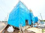 ～ベタ基礎でしっかりとした土台～
・コンクリートの中に鉄筋を配し強度を高めた「ベタ基礎」を採用。
・しっかりとした土台を造ったうえで、その上に建物が築造されていきます。
