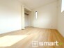 ～２面採光の明るいお部屋～
・洋室は２面採光とする事で穏やかな陽の入る明るい空間となっております。
・くつろぎのプライベート時間を明るい空間で穏やかにお過ごしいただけます。
