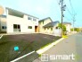 ～閑静な住宅街の立地～
・周辺は閑静な住宅街となっておりますので、静かな暮らしをご実現いただけます。
・前面道路の交通量も多くないので、小さなお子様がいるご家庭でもご安心ですね。

