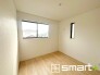 ～２面採光の明るいお部屋～
・洋室は２面採光とする事で穏やかな陽の入る明るい空間となっております。
・くつろぎのプライベート時間を明るい空間で穏やかにお過ごしいただけます。
