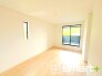 5号棟 ～２面採光の明るいお部屋～
・洋室は２面採光とする事で穏やかな陽の入る明るい空間となっております。
・くつろぎのプライベート時間を明るい空間で穏やかにお過ごしいただけます。
