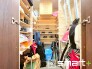 ～シューズインクロークのある玄関～
・玄関横にシューズインクロークをご用意。
・追加の靴置きとしてはもちろん、スキー・ゴルフなど趣味の用具の置場としてもご利用いただけます。
