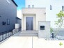 ～デザイン性に優れた玄関～
・モダンなデザインの玄関ドアを採用する事でお住まいの「顔」の印象が大きく変わります。
・毎日帰宅した際に嬉しくなる仕様です。
