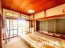 ～「和みの部屋」和室をご用意～
・ゴロンと寝転がったり、お子様のいるご家庭ではお子様を寝かしつけたり、などご活用いただける和室をご用意。
・やはり畳の香りは心が落ち着きますね。

