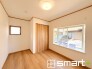 ～２面採光の明るいお部屋～
・洋室は２面採光とする事で穏やかな陽の入る明るい空間となっております。
・くつろぎのプライベート時間を明るい空間で穏やかにお過ごしいただけます。
