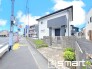 ～十分な広さのある前面道路～
・前面道路は約15ｍございますので、お車でのすれ違いも楽々で余計なストレスがかかりません。
・日々お車での移動が多い方には大切なポイントですね。
