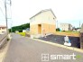 ～閑静な住宅街の立地～
・周辺は閑静な住宅街となっておりますので、静かな暮らしをご実現いただけます。
・前面道路の交通量も多くないので、小さなお子様がいるご家庭でもご安心ですね。
