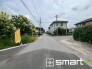 2号棟 ～閑静な住宅街の立地～
・周辺は閑静な住宅街となっておりますので、静かな暮らしをご実現いただけます。
・前面道路の交通量も多くないので、小さなお子様がいるご家庭でもご安心ですね。
