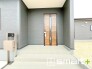 ～デザイン性に優れた玄関～
・モダンなデザインの玄関ドアを採用する事でお住まいの「顔」の印象が大きく変わります。
・毎日帰宅した際に嬉しくなる仕様です。
