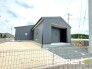 ～お庭もある余裕の敷地～
・広々した敷地にはお庭もご用意。お庭があるだけで余裕を感じますね。
・防草シートや人工芝の敷設などのオプションもお気軽にご相談くださいませ。
