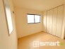 ～２面採光の明るいお部屋～
・洋室は２面採光とする事で穏やかな陽の入る明るい空間となっております。
・くつろぎのプライベート時間を明るい空間で穏やかにお過ごしいただけます。
