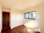 ～２面採光の明るいお部屋～
・洋室は２面採光とする事で穏やかな陽の入る明るい空間となっております。
・くつろぎのプライベート時間を明るい空間で穏やかにお過ごしいただけます。
