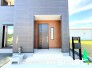 ～デザイン性に優れた玄関～
・モダンなデザインの玄関ドアを採用する事でお住まいの「顔」の印象が大きく変わります。
・毎日帰宅した際に嬉しくなる仕様です。
