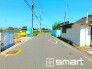 ～閑静な住宅街の立地～
・周辺は閑静な住宅街となっておりますので、静かな暮らしをご実現いただけます。
・前面道路の交通量も多くないので、小さなお子様がいるご家庭でもご安心ですね。
