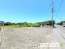 ～閑静な住宅街の立地～
・周辺は閑静な住宅街となっておりますので、静かな暮らしをご実現いただけます。
・前面道路の交通量も多くないので、小さなお子様がいるご家庭でもご安心ですね。
