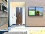 ～お住まいの顔「玄関」～
・玄関ドアの上にはもちろん軒がございますので、雨の日でも濡れずに鍵の開閉が可能です。
・鍵は防犯性に優れたディンプルキーを採用。
