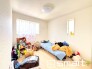 ～２面採光の明るいお部屋～
・洋室は２面採光とする事で穏やかな陽の入る明るい空間となっております。
・くつろぎのプライベート時間を明るい空間で穏やかにお過ごしいただけます。
