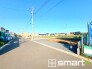 ～閑静な住宅街の立地～
・周辺は閑静な住宅街となっておりますので、静かな暮らしをご実現いただけます。
・前面道路の交通量も多くないので、小さなお子様がいるご家庭でもご安心ですね。
