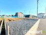 ～閑静な住宅街の立地～
・周辺は閑静な住宅街となっておりますので、静かな暮らしをご実現いただけます。
・前面道路の交通量も多くないので、小さなお子様がいるご家庭でもご安心ですね。
