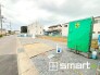 ～閑静な住宅街の立地～
・周辺は閑静な住宅街となっておりますので、静かな暮らしをご実現いただけます。
・前面道路の交通量も多くないので、小さなお子様がいるご家庭でもご安心ですね。
