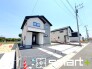 ～十分な広さのある前面道路～
・前面道路は約6ｍございますので、お車でのすれ違いも楽々で余計なストレスがかかりません。
・日々お車での移動が多い方には大切なポイントですね。
