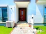 ～デザイン性に優れた玄関～
・モダンなデザインの玄関ドアを採用する事でお住まいの「顔」の印象が大きく変わります。
・毎日帰宅した際に嬉しくなる仕様です。
