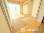 ～「和みの部屋」和室をご用意～
・ゴロンと寝転がったり、お子様のいるご家庭ではお子様を寝かしつけたり、などご活用いただける和室をご用意。
・やはり畳の香りは心が落ち着きますね。
