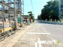 1号棟 ～十分な広さのある前面道路～
・前面道路は約13.35ｍございますので、お車でのすれ違いも楽々で余計なストレスがかかりません。
・日々お車での移動が多い方には大切なポイントですね。
