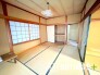 ～２面採光の明るいお部屋～
・和室は２面採光とする事で穏やかな陽の入る明るい空間となっております。
・くつろぎのプライベート時間を明るい空間で穏やかにお過ごしいただけます。
