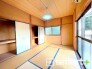 ～収納豊富な和室～
・各居室に備え付けの収納をご用意。タンスなどを置く場合と比べ出っ張らないので部屋の中を有効のご活用いただけます。
・収納の広さなどぜひ現地でご確認くださいませ。
