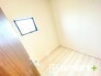 ～広々した「納戸」をご用意～
・本来の用途である収納としてはもちろん、テレワークスペースとしてもご利用可能な納戸をご用意。
・広さの感覚など、ぜひ現地でご体感くださいませ。
