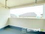 ～屋根付きのバルコニー～
・バルコニーは屋根付きなので急な雨でも安心です。
・奥行きもあるので洗濯物が干しやすいのも嬉しいポイントですね。
