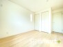 ～２面採光の明るいお部屋～
・洋室は２面採光とする事で穏やかな陽の入る明るい空間となっております。
・くつろぎのプライベート時間を明るい空間で穏やかにお過ごしいただけます。
