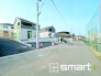 ～閑静な住宅街の立地～
・周辺は閑静な住宅街となっておりますので、静かな暮らしをご実現いただけます。
・前面道路の交通量も多くないので、小さなお子様がいるご家庭でもご安心ですね。
