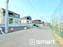 ～閑静な住宅街の立地～
・周辺は閑静な住宅街となっておりますので、静かな暮らしをご実現いただけます。
・前面道路の交通量も多くないので、小さなお子様がいるご家庭でもご安心ですね。
