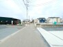 ～閑静な住宅街の立地～
・周辺は閑静な住宅街となっておりますので、静かな暮らしをご実現いただけます。
・前面道路の交通量も多くないので、小さなお子様がいるご家庭でもご安心ですね。

