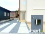 ～デザイン性に優れた玄関～
・モダンなデザインの玄関ドアを採用する事でお住まいの「顔」の印象が大きく変わります。
・毎日帰宅した際に嬉しくなる仕様です。
