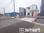 ～閑静な住宅街の立地～
・周辺は閑静な住宅街となっておりますので、静かな暮らしをご実現いただけます。
・前面道路の交通量も多くないので、小さなお子様がいるご家庭でもご安心ですね。