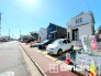 ～閑静な住宅街の立地～
・周辺は閑静な住宅街となっておりますので、静かな暮らしをご実現いただけます。
・前面道路の交通量も多くないので、小さなお子様がいるご家庭でもご安心ですね。
