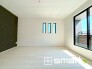 ～２面採光の明るいお部屋～
・洋室は２面採光とする事で穏やかな陽の入る明るい空間となっております。
・くつろぎのプライベート時間を明るい空間で穏やかにお過ごしいただけます。
