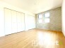 ～２面採光の明るいお部屋～
・洋室は２面採光とする事で穏やかな陽の入る明るい空間となっております。
・くつろぎのプライベート時間を明るい空間で穏やかにお過ごしいただけます。
