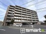～閑静な住宅街の立地～
・周辺は閑静な住宅街となっておりますので、静かな暮らしをご実現いただけます。
・前面道路の交通量も多くないので、小さなお子様がいるご家庭でもご安心ですね。
