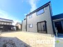 ～広々したお庭のある邸宅～
・余裕の敷地には広いお庭もご用意。
・ガーデニングや安らぎの空間として、倉庫を置いたりと様々な活用が可能です。
・人工芝の敷設などもお気軽にご相談くださいませ。
