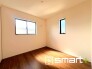 2号棟 ～２面採光の明るいお部屋～
・洋室は２面採光とする事で穏やかな陽の入る明るい空間となっております。
・くつろぎのプライベート時間を明るい空間で穏やかにお過ごしいただけます。
 2026/08/27m