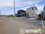 ～閑静な住宅街の立地～
・周辺は閑静な住宅街となっておりますので、静かな暮らしをご実現いただけます。
・前面道路の交通量も多くないので、小さなお子様がいるご家庭でもご安心ですね。

