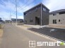 ～閑静な住宅街の立地～
・周辺は閑静な住宅街となっておりますので、静かな暮らしをご実現いただけます。
・前面道路の交通量も多くないので、小さなお子様がいるご家庭でもご安心ですね。
