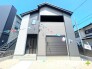 ～モダンな印象を与える外観～
・シックな色彩の２トーンカラーを採用する事でモダンでお洒落な印象の外観となっております。
・毎日家に帰ってくることが誇らしくなる高級感のある仕様。
