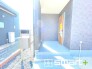 ～お住まいの顔「玄関」～
・玄関ドアの上にはもちろん軒がございますので、雨の日でも濡れずに鍵の開閉が可能です。
・鍵は防犯性に優れたディンプルキーを採用。
